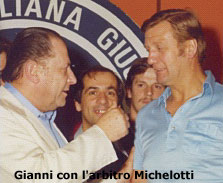 Gianni con l'arbitro Michelotti